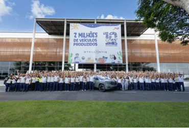 Stellantis celebra produção de 2 milhões de veículos em Goiana (PE)