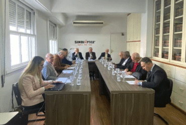 Varejo paulista ajusta estratégias no segundo semestre para manter crescimento e competitividade.