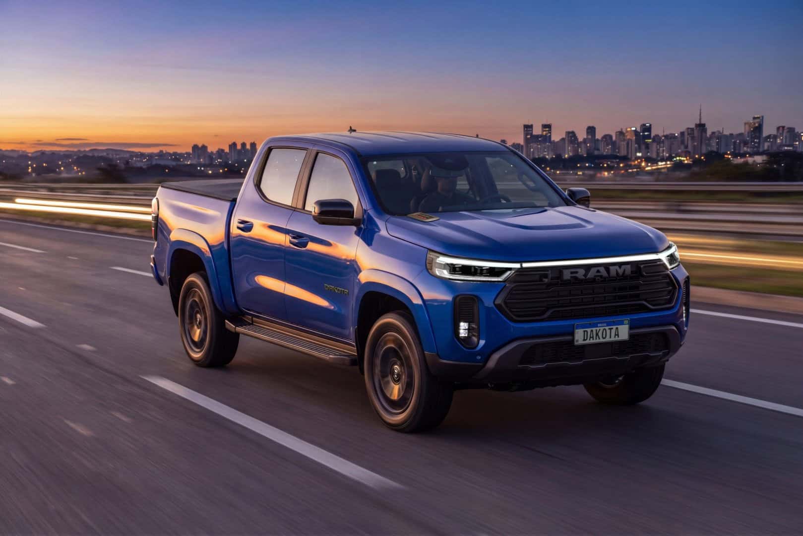 Ram revela Dakota Laramie Night Edition com visual exclusivo