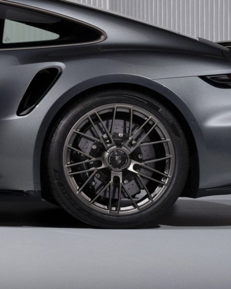 Pirelli P Zero R: da experiência no motorsport, o pneu para o novo Porsche 911 Turbo S