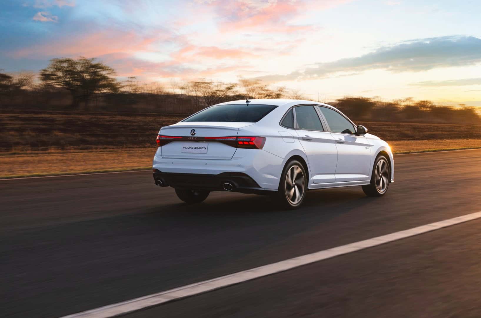 Volkswagen lança novo Jetta GLI: vendas começam em 8 de novembro