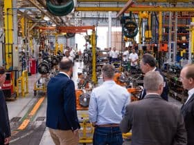 Suspensys inaugura fábrica em Mogi Guaçu e consolida contrato de fornecimento de dez anos com a Mercedes-Benz do Brasil