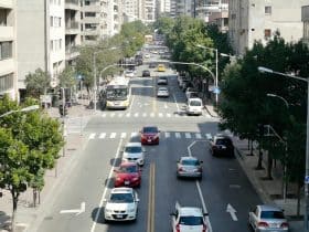 Montadoras se aproximam da China para sobreviver à nova ordem