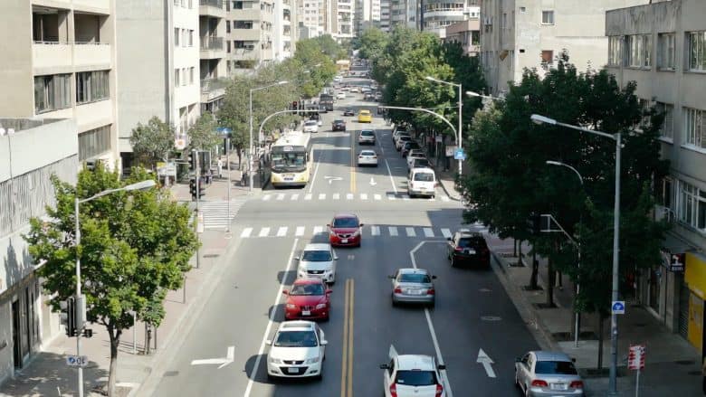 Montadoras se aproximam da China para sobreviver à nova ordem