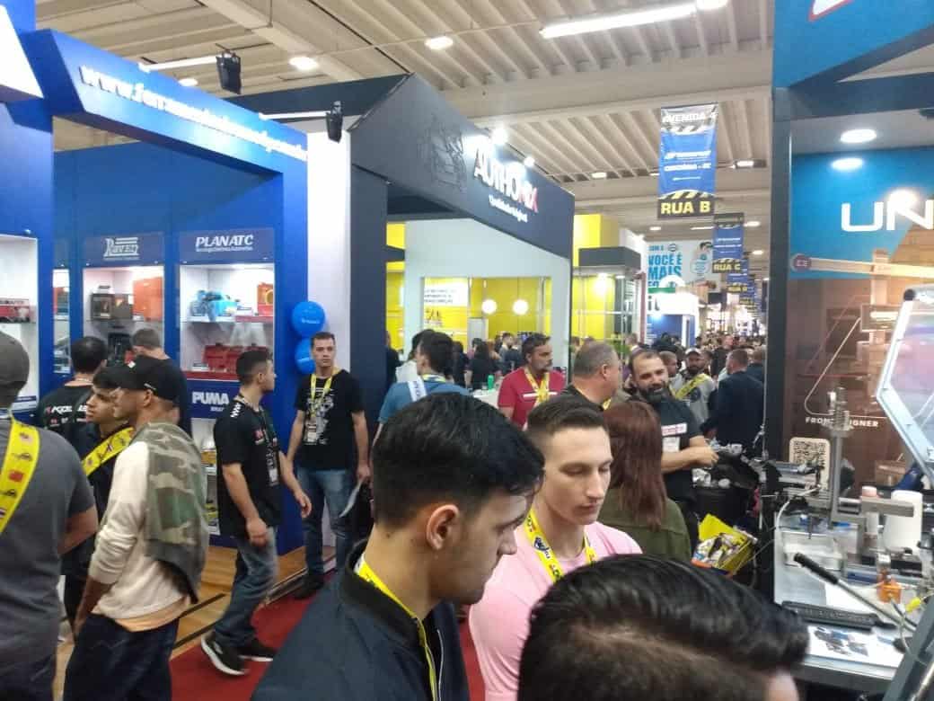 Autopar 2026 inicia com lotação máxima e presença de autoridades no Expotrade Pinhais
