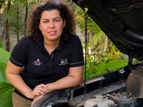 Bárbara Brier e MTE-THOMSON lançam a série Dicionário de Mecaniquês sobre mecânica automotiva