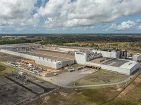 Continental celebra 20 anos de produção de pneus em Camaçari