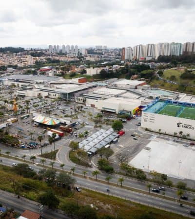 Shopping Taboão recebe encontro de carros antigos 