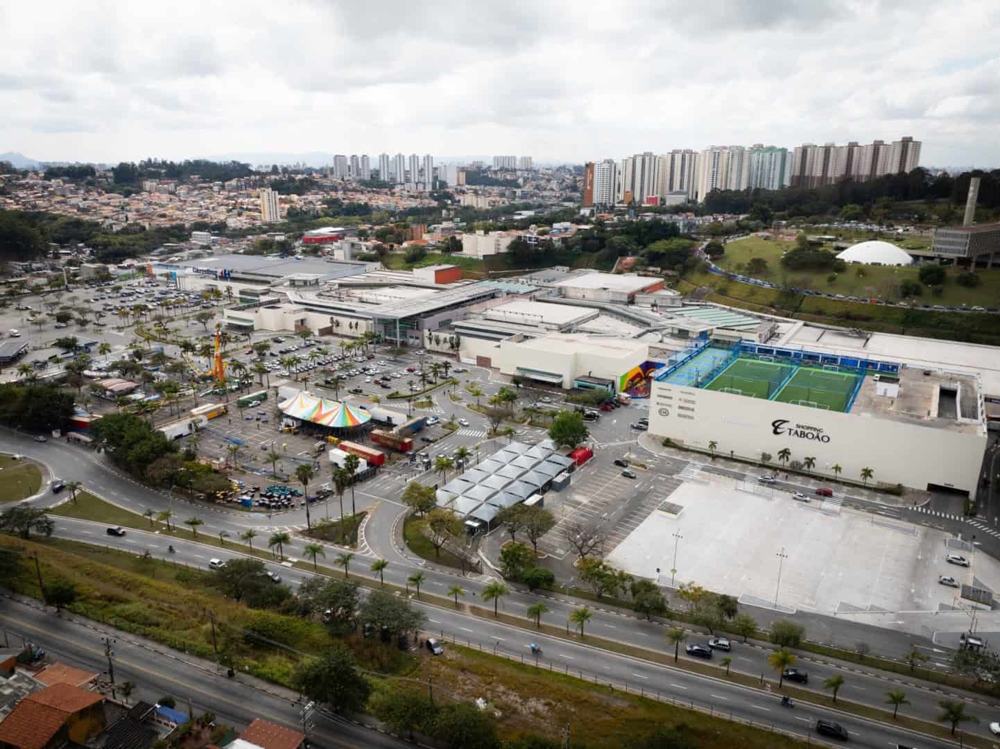 Shopping Taboão recebe encontro de carros antigos 