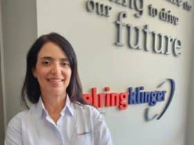 ElringKlinger no Brasil agora tem Fernanda Barros em seu time de Marketing