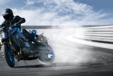 Suzuki GSX-S1000 ganha novas cores para a versão 2026/2027