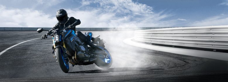 Suzuki GSX-S1000 ganha novas cores para a versão 2026/2027