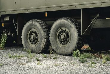 Já ouviu falar em lubrificante para pneu de caminhão?