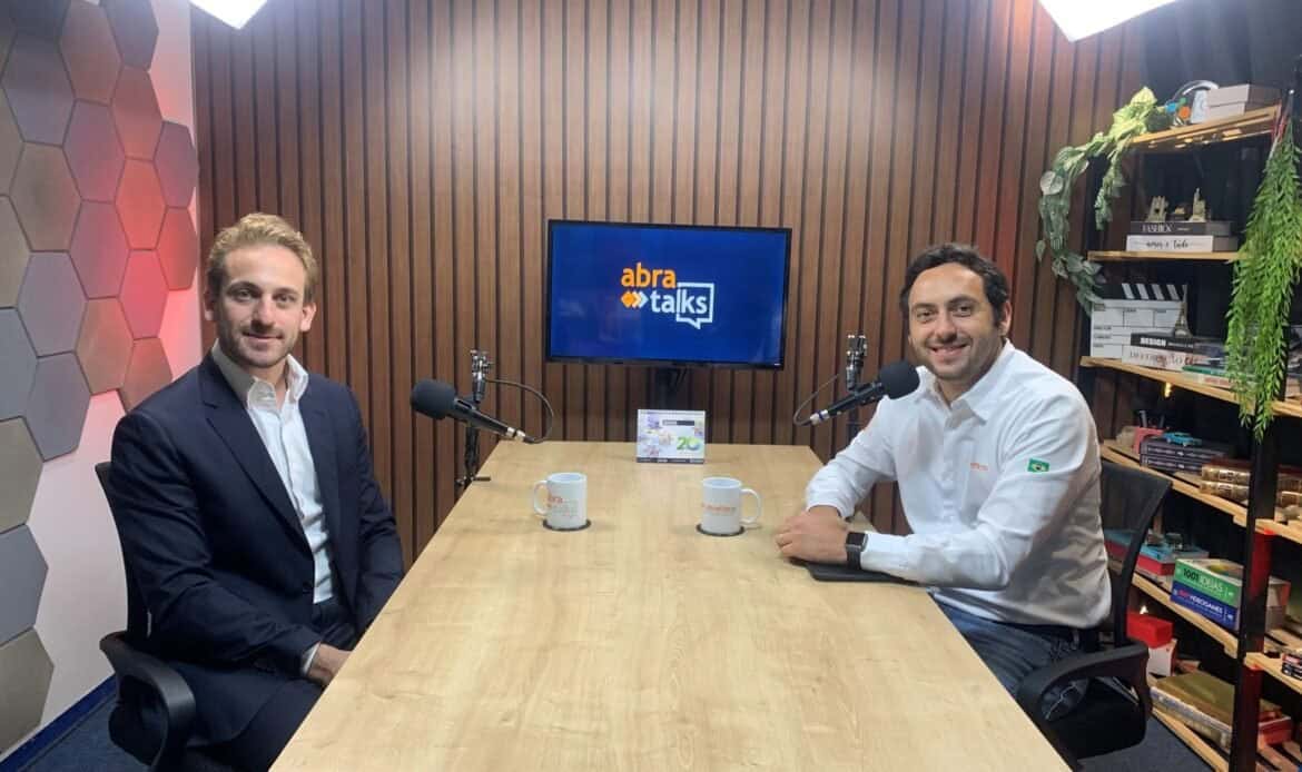 Reforma Tributária e Cenário Geopolítico Mundial: Análise Completa do Debate AbraTalks e Seus Impactos na Economia