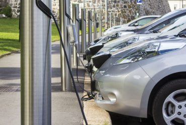 Vendas de carros elétricos no Brasil devem atingir 126 mil unidades em 2025