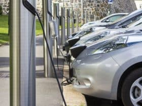 Carga rápida de veículos elétricos cresce 33% em três meses e Brasil ultrapassa 25 mil pontos de recarga