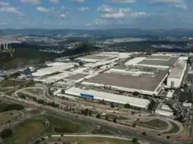 Stellantis acelera expansão no Brasil com produção recorde e exportações em alta no 1º semestre de 2025