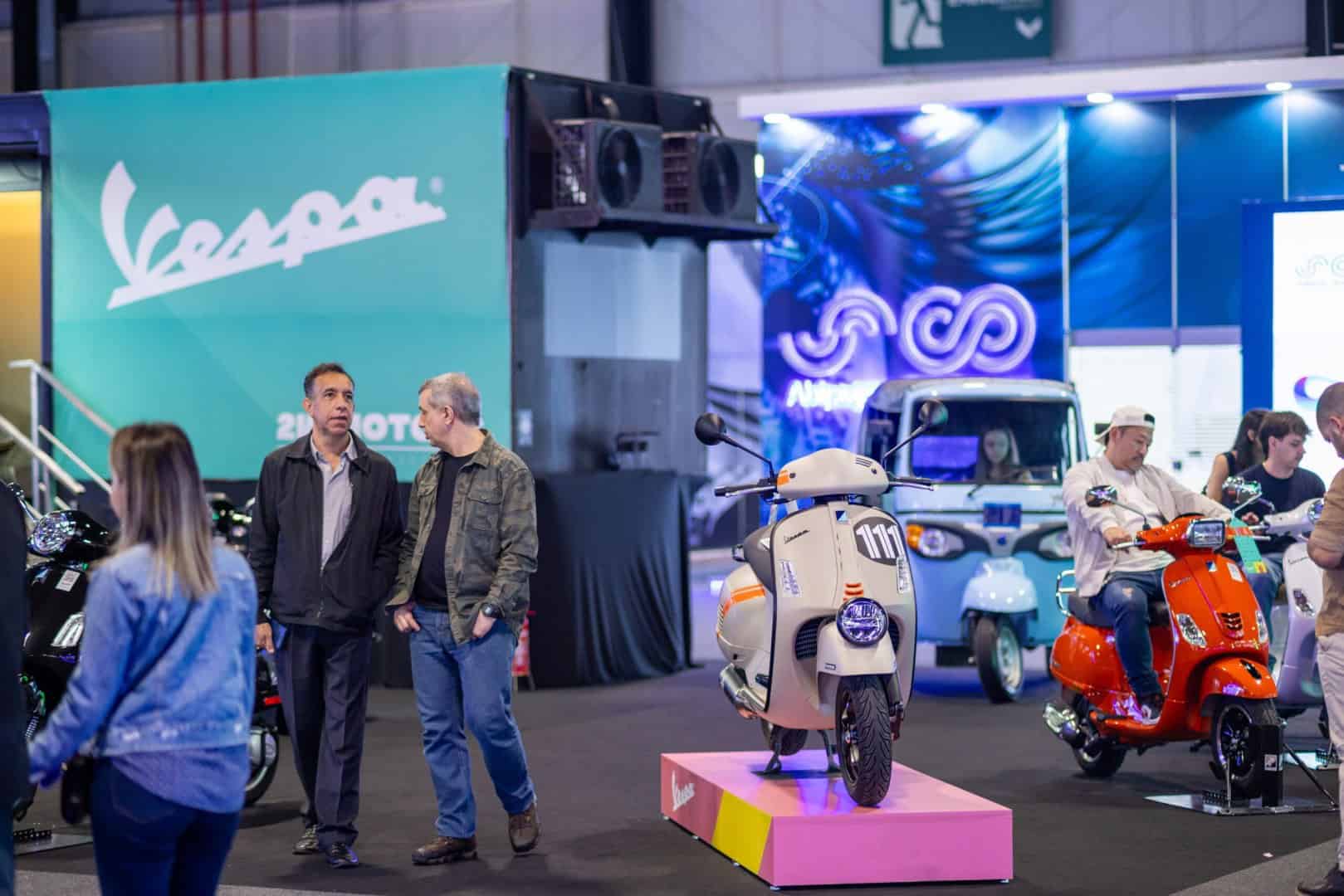 O universo das duas rodas também acelera no Salão do Automóvel