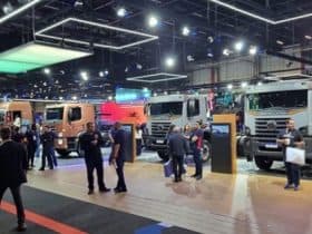 Chinesas ganham espaço na Fenatran e redesenham o mapa do transporte pesado