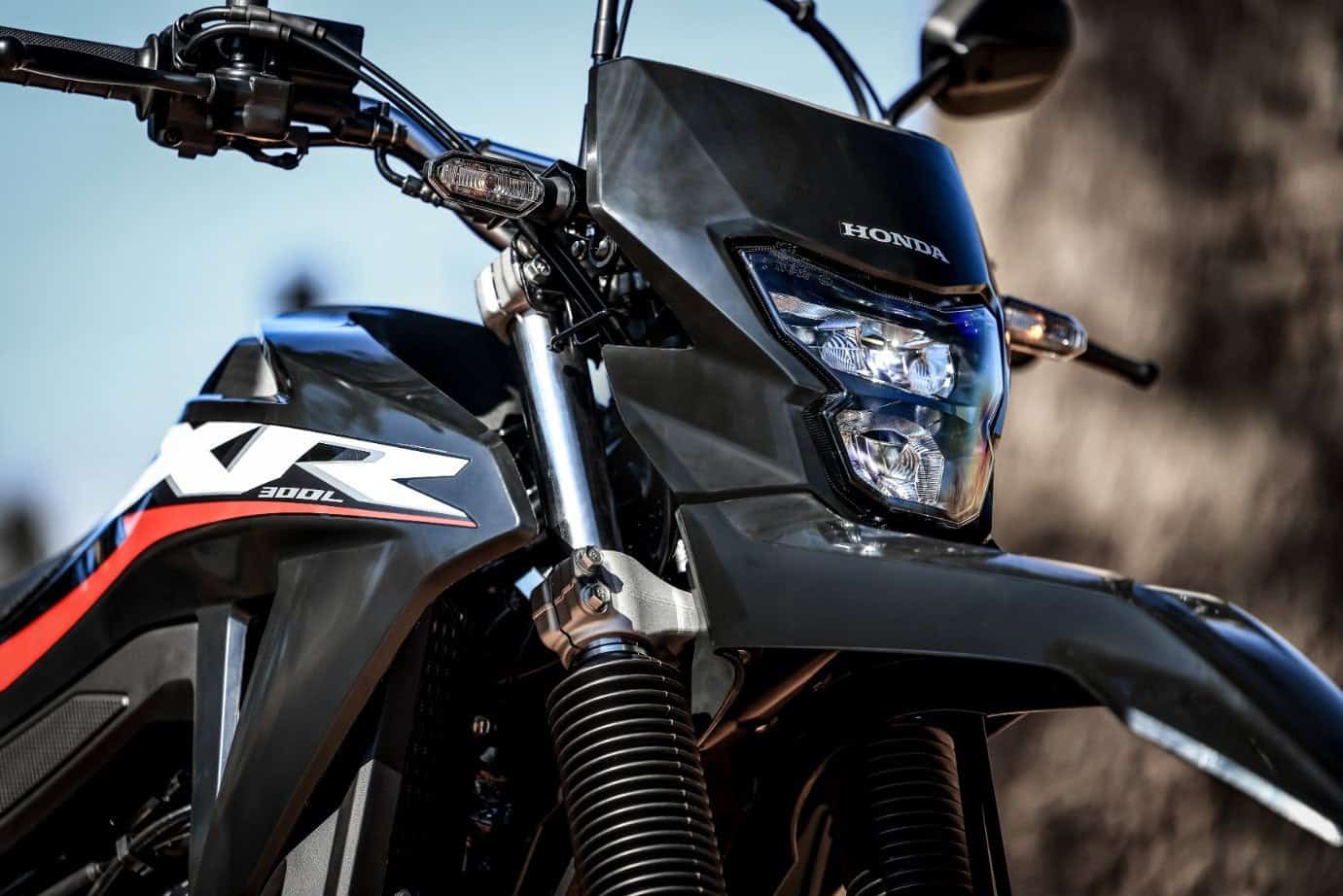 Nova Honda XR300L Tornado 2027 ganha reforço tecnológico com controle de tração, ABS desligável e nova cor