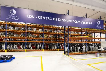 Stellantis Reutiliza Mais de 9 Mil Peças ao Desmontar 600 Veículos em 6 Meses no Centro de Desmontagem Veicular Circular AutoPeças