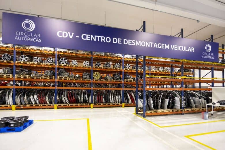 Stellantis Reutiliza Mais de 9 Mil Peças ao Desmontar 600 Veículos em 6 Meses no Centro de Desmontagem Veicular Circular AutoPeças
