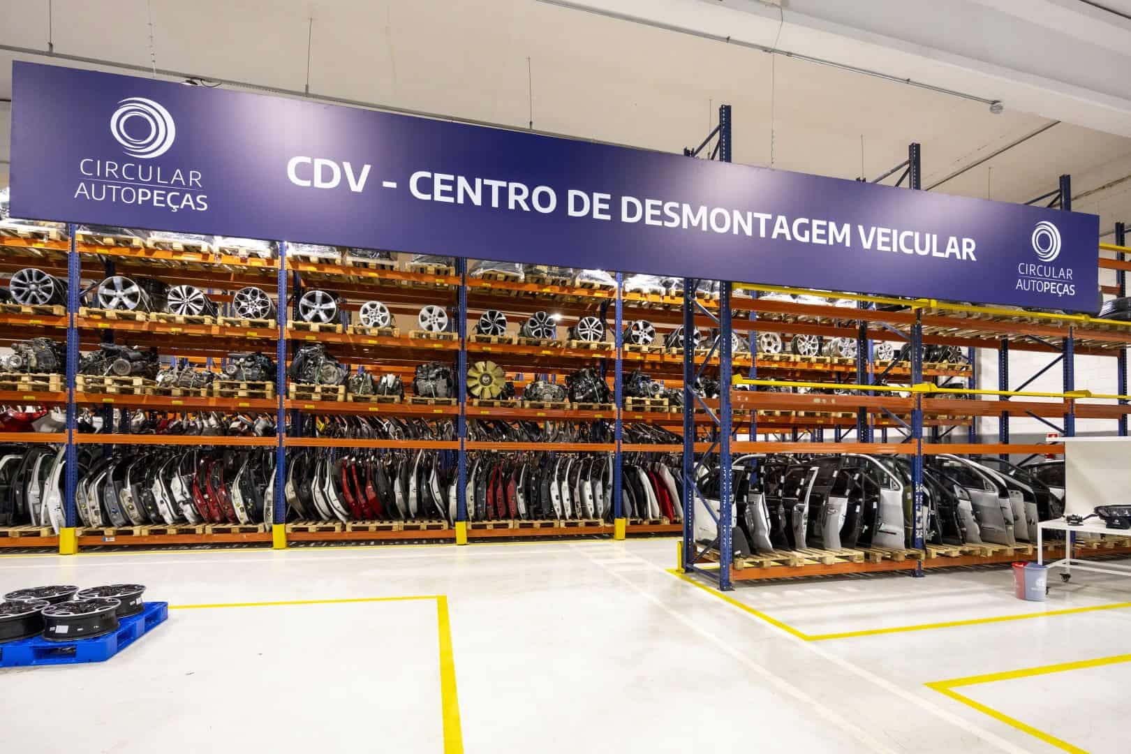 Stellantis Reutiliza Mais de 9 Mil Peças ao Desmontar 600 Veículos em 6 Meses no Centro de Desmontagem Veicular Circular AutoPeças