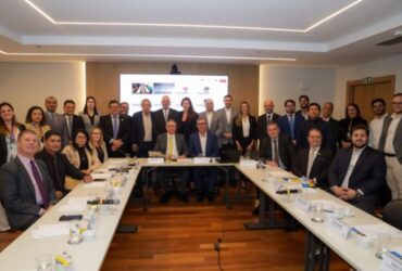 Setor de autopeças discute parcerias com GM e inspeção veicular no encontro da CBCPAVE na CNC