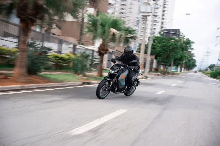 Setor de veículos elétricos de duas rodas cresce e consolida presença no Brasil