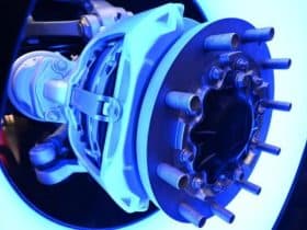ZF lança freio a disco pneumático de baixa emissão: inovação em eficiência e sustentabilidade para veículos comerciais