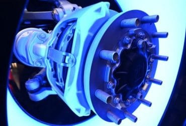 ZF lança freio a disco pneumático de baixa emissão: inovação em eficiência e sustentabilidade para veículos comerciais