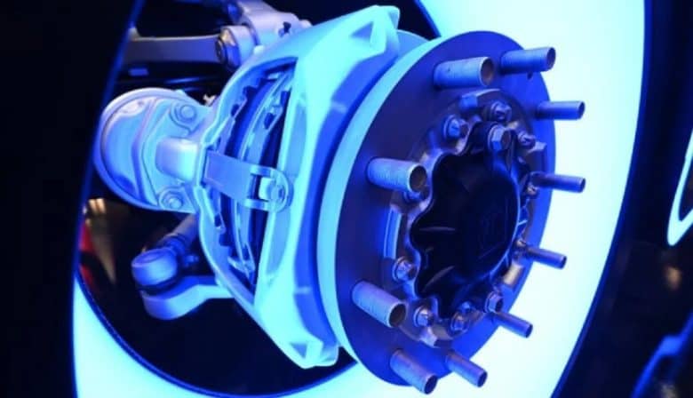 ZF lança freio a disco pneumático de baixa emissão: inovação em eficiência e sustentabilidade para veículos comerciais