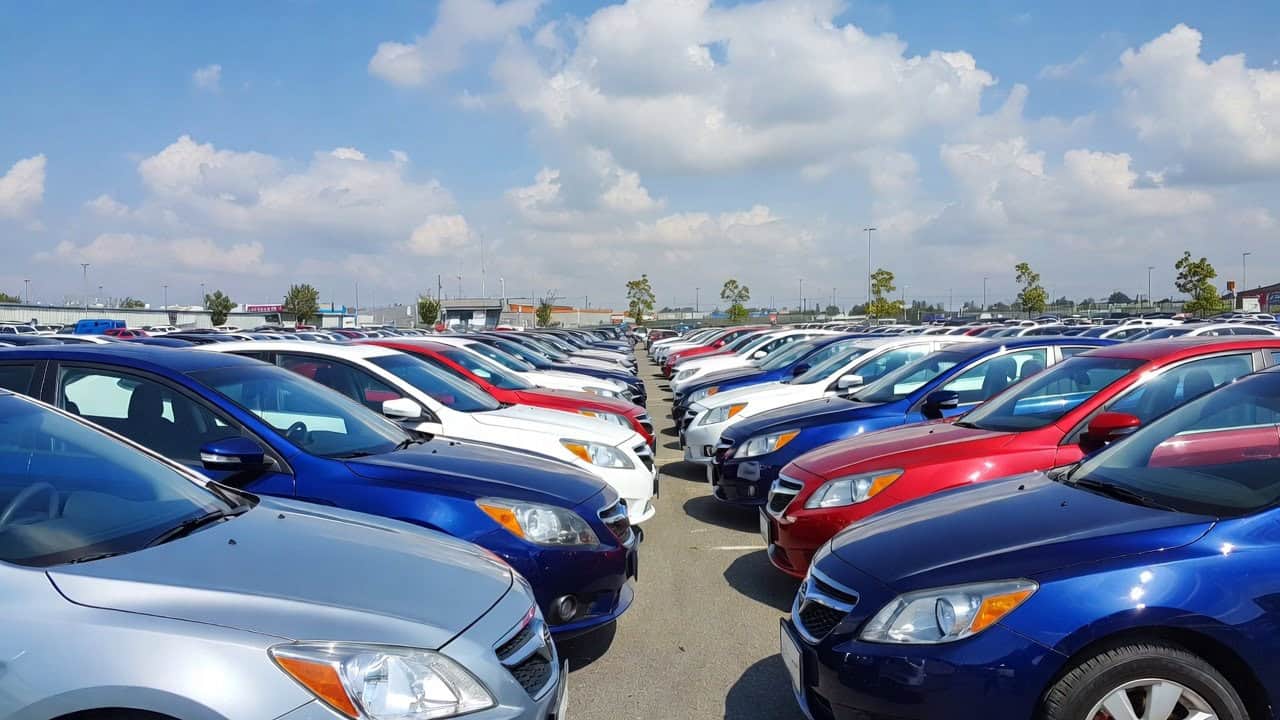 Dezembro recupera ritmo dos emplacamentos de veículos