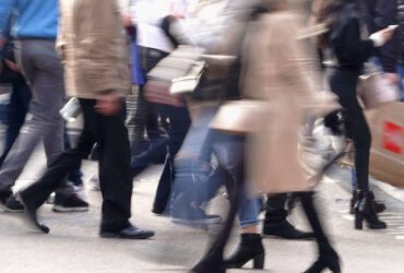 Confiança do consumidor continua em terreno negativo, indica ACSP