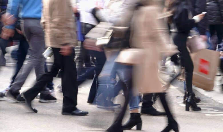 Confiança do consumidor continua em terreno negativo, indica ACSP