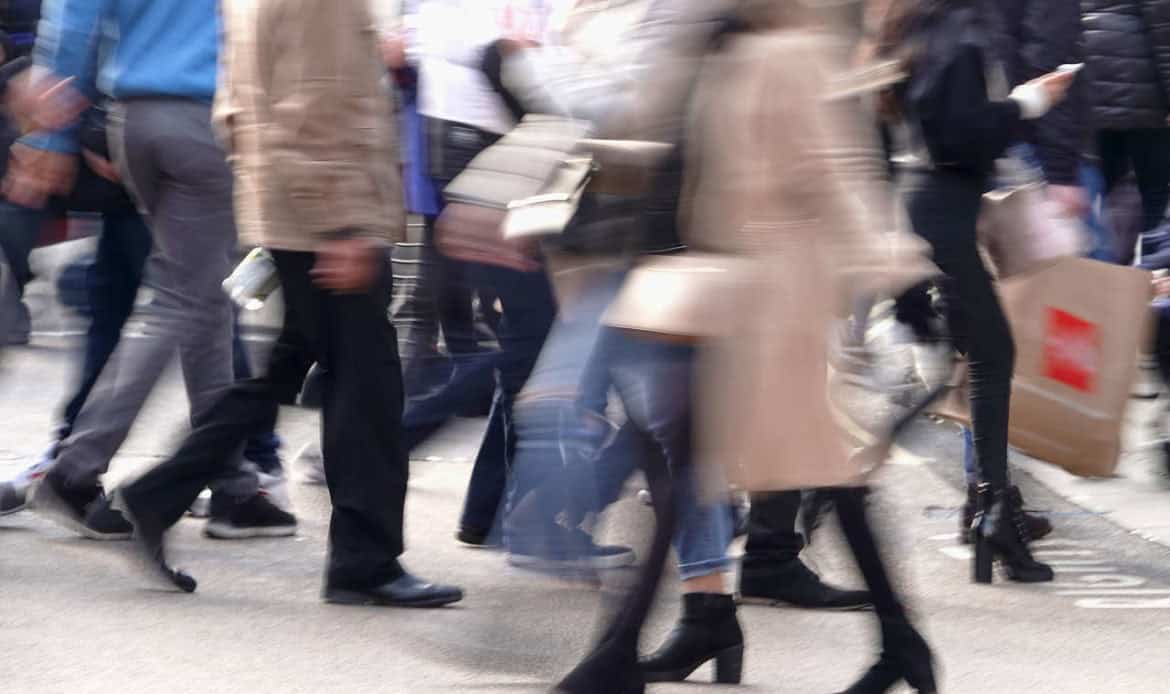 Confiança do consumidor continua em terreno negativo, indica ACSP