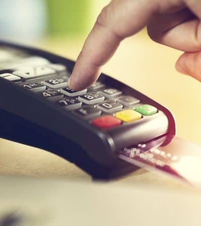 Pesquisa revela por que o cartão de crédito continua entre os serviços financeiros mais usados por pequenos negócios