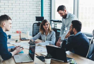 Confiança das Empresas Cai 0,1 Ponto em Outubro com Desaceleração da Atividade Econômica