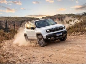 Novo Jeep® Renegade chega com interior completamente novo, novas tecnologias, motorização hibrida MHEV e redução de preço