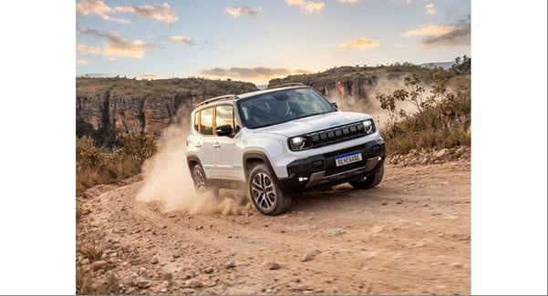 Novo Jeep® Renegade chega com interior completamente novo, novas tecnologias, motorização hibrida MHEV e redução de preço