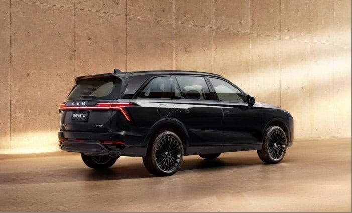 GWM Wey 07 Dark Edition chega ao Brasil com visual escurecido e presença marcante