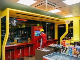 Shell Select inaugura loja temática de Fórmula 1 em São Paulo