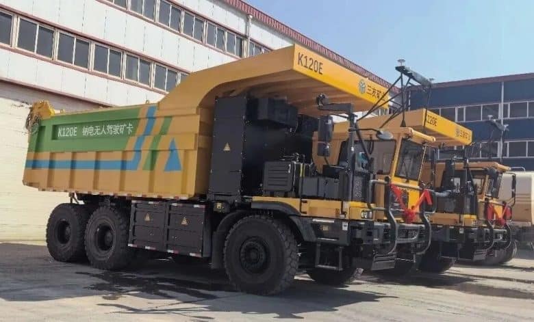 Primeiro caminhão de mineração 100% elétrico a íons de sódio do mundo entra em operação na China