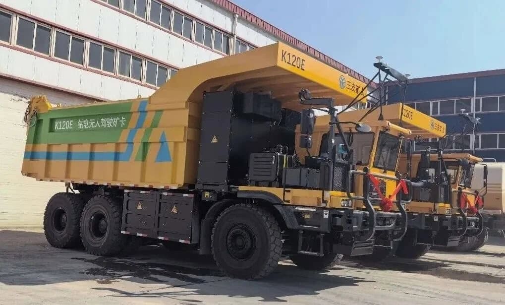 Primeiro caminhão de mineração 100% elétrico a íons de sódio do mundo entra em operação na China