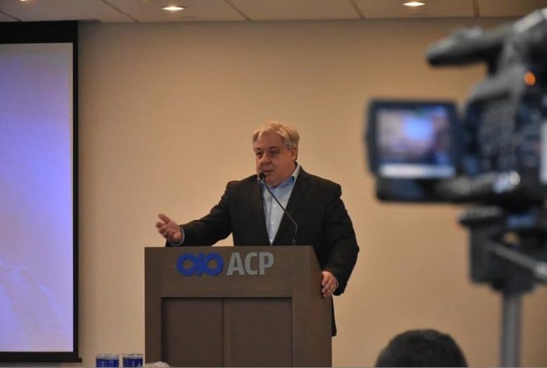 Associação Comercial do Paraná (ACP) reúne especialistas para discutir os novos desafios do setor automotivo