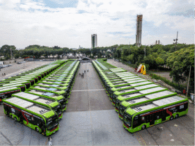 Expansão rápida dos ônibus elétricos no início de 2025