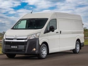 Toyota Hiace estreia na versão Furgão e amplia atuação para segmento de vans de carga