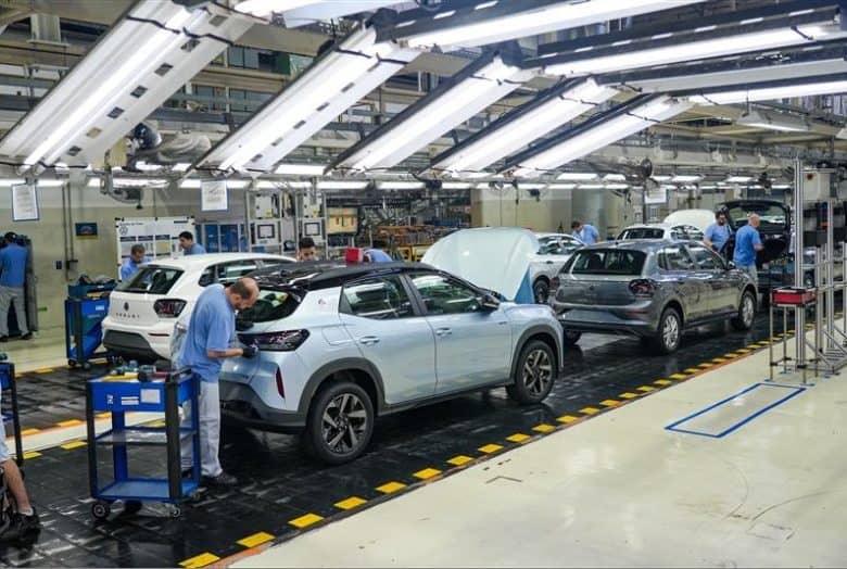 Fábrica da Volkswagen em Taubaté celebra 50 anos com carros icônicos