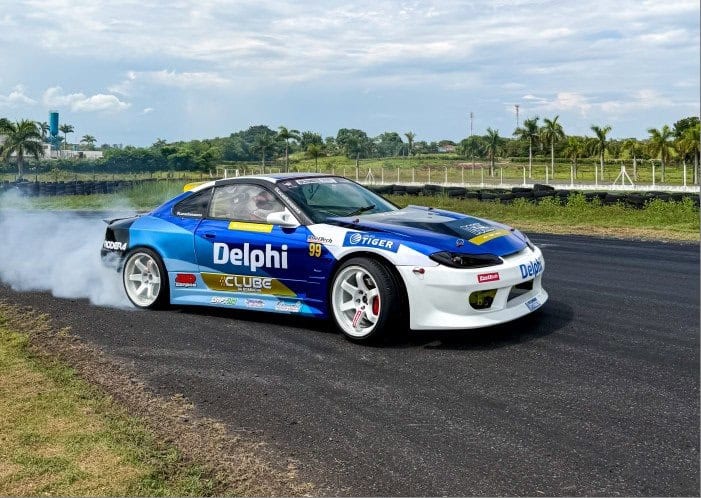 Delphi celebra parceria com a equipe Drift Show Brasil para a temporada de 2026