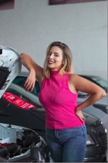 Geração 50+: mulheres buscam autonomia sobre seus carros e provocam mudanças no setor automotivo